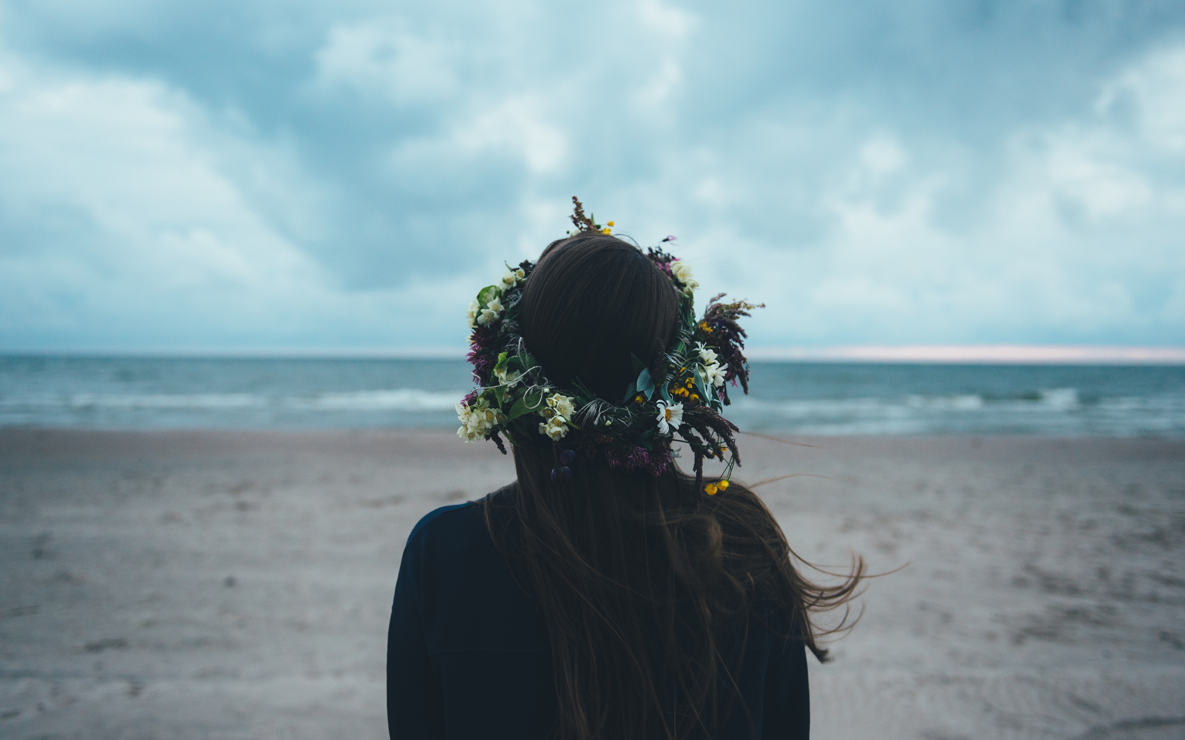 Girl In Front Of The Sea - HD Wallpaper 