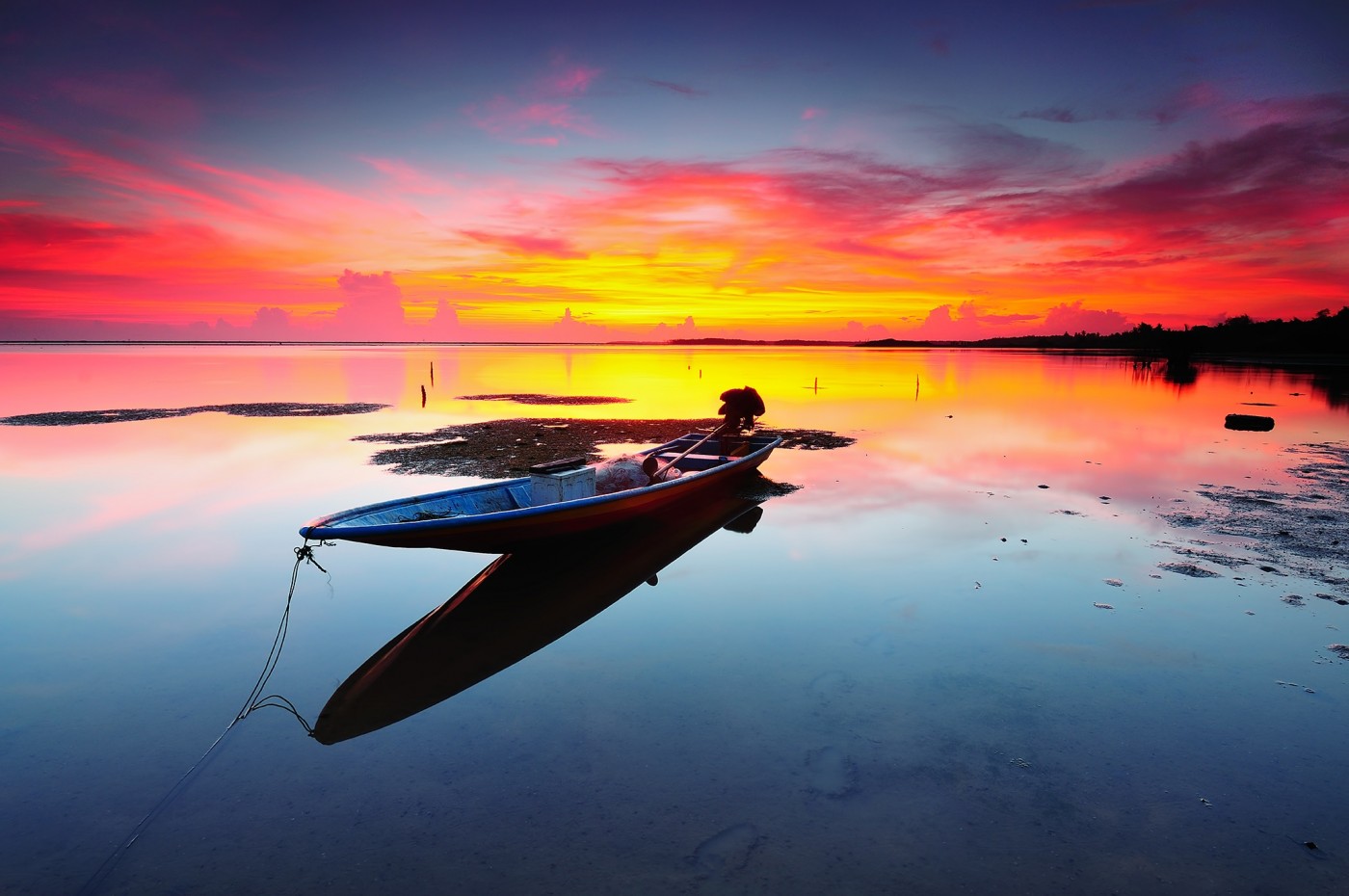 Custom Wallpaper Leader With Quality, Human And Environmental - Reflection - HD Wallpaper 