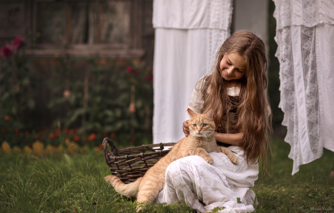 Photo Wallpaper Cat, Joy, Hair, Linen, Village, Girl - Девочка Деревня - HD Wallpaper 