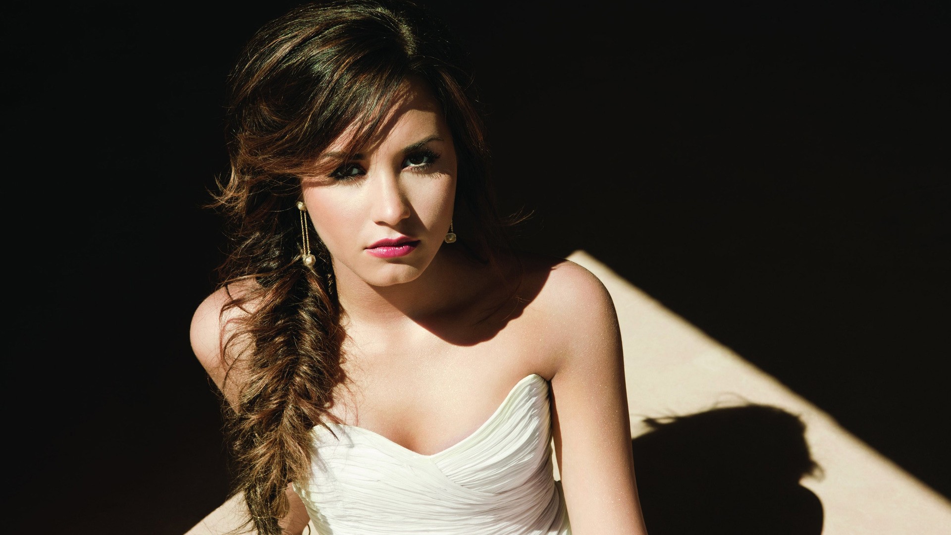 Wallpapers Girl Hot - Demi Lovato - HD Wallpaper 