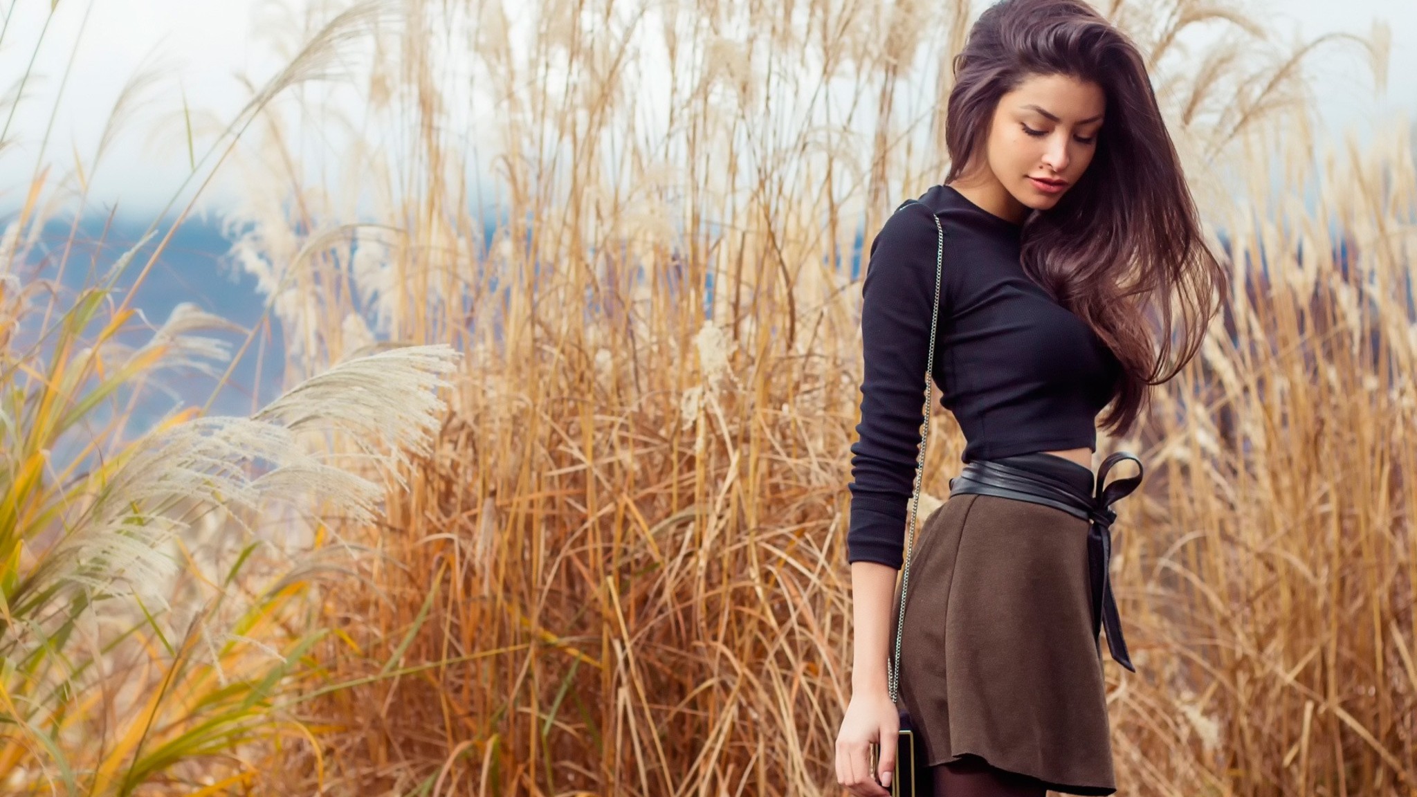 Beautiful Girl Outdoors Hd Wallpaper 61366 Px - Beautiful New Year Shayari - HD Wallpaper 