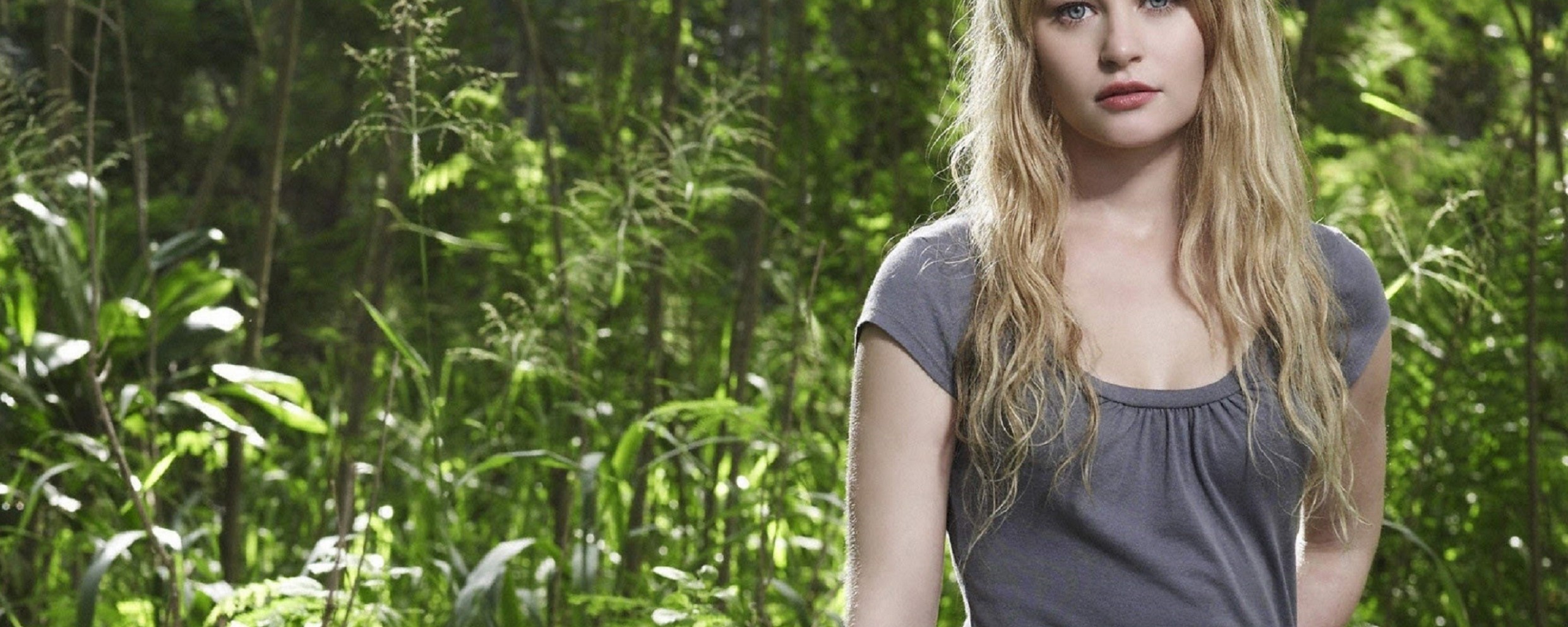 Simple Girl Hd Wallpaper - Hd Wallpapers Emilia Clarke Hot - HD Wallpaper 