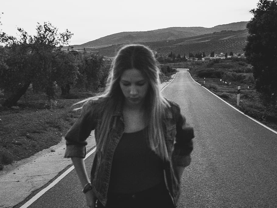 Spain, Bracana, Village, Girl, Woman, Road, Black And - Snapshot - HD Wallpaper 