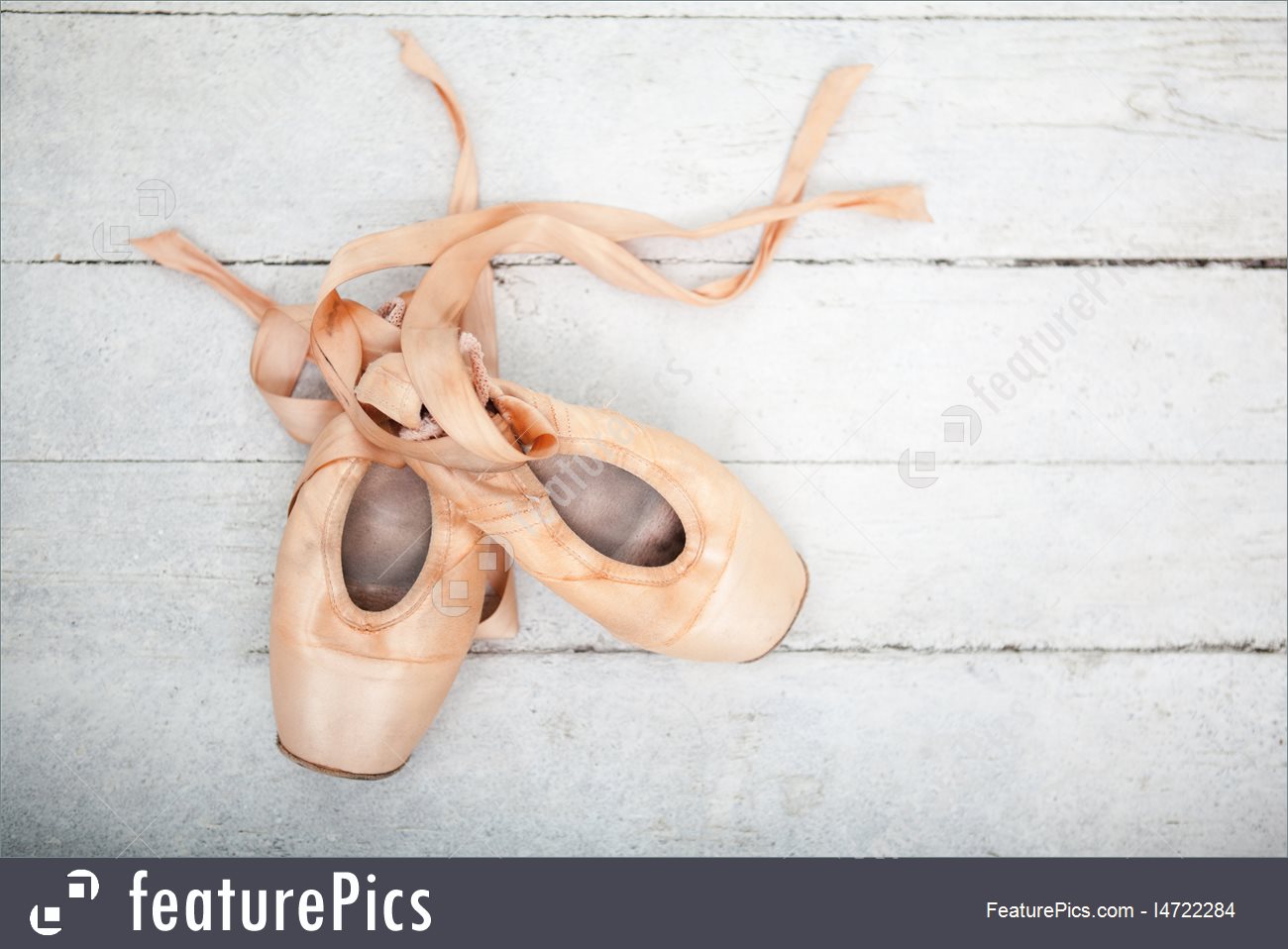 The Old Pointe Shoes On White Wooden Background, Copyspace - Old Pointe Shoes - HD Wallpaper 
