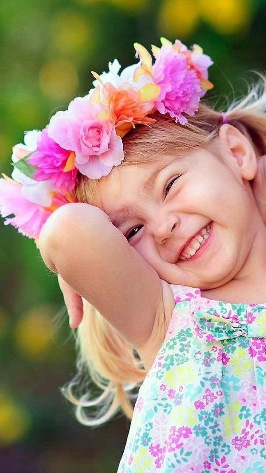 Cute Small Girl Smile - Cute Most Beautiful Profile Pictures For Facebook -  540x960 Wallpaper 
