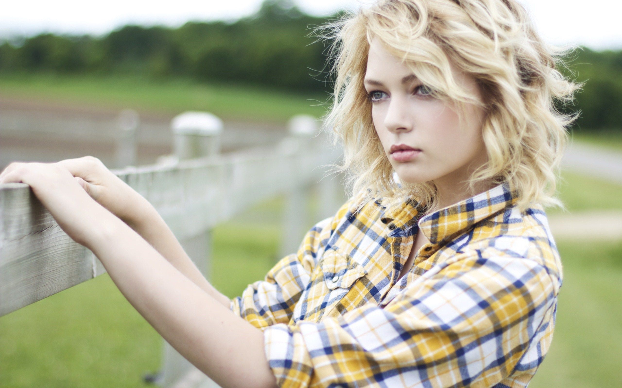 Hot Cute American Girls - 2560x1600 Wallpaper Hot Cute American Girls - 2560x1600 Wallpaper