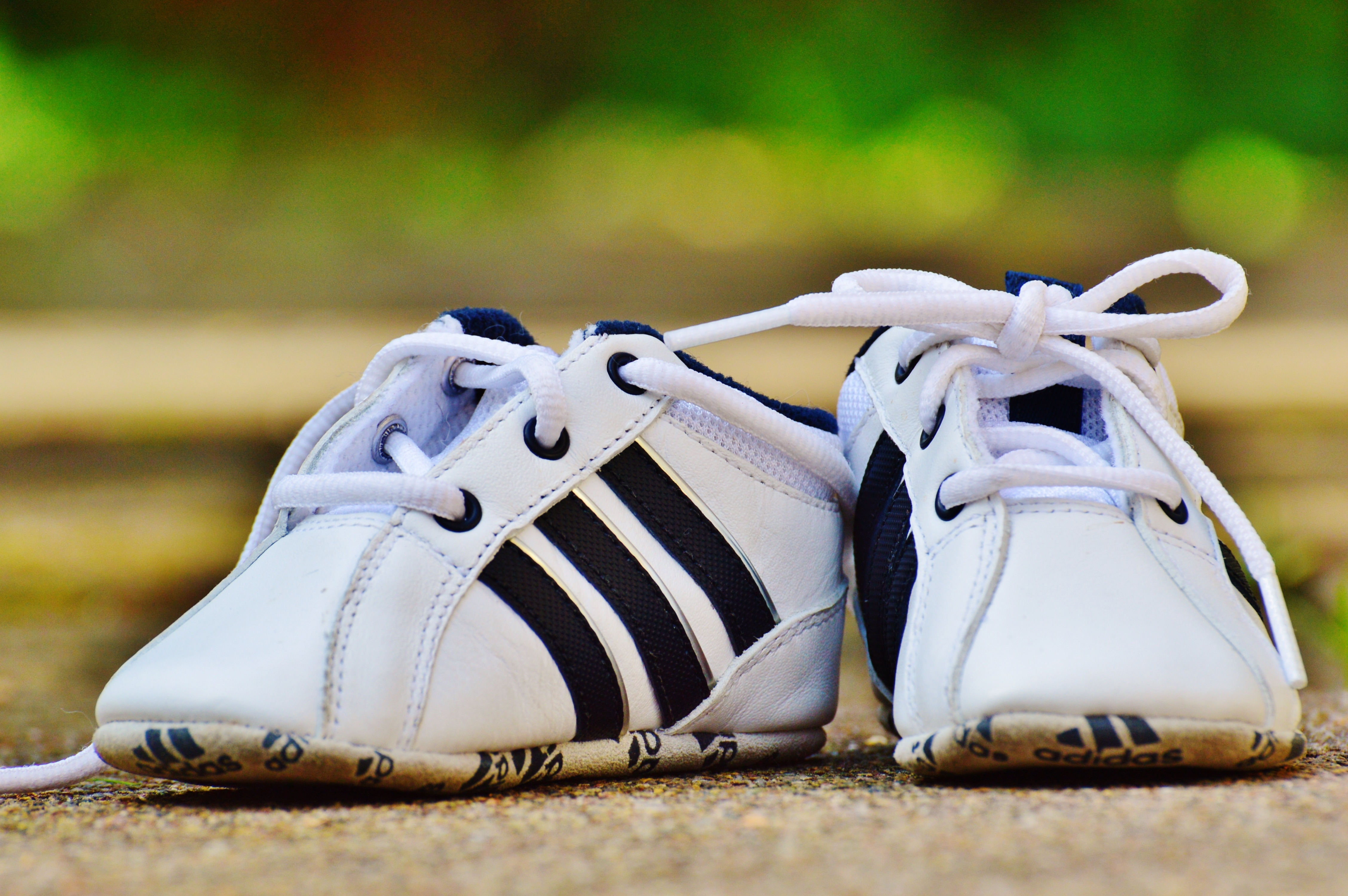 Toddler S White And Black Adidas Shoes - Zapatos De Bebe Sports - HD Wallpaper 