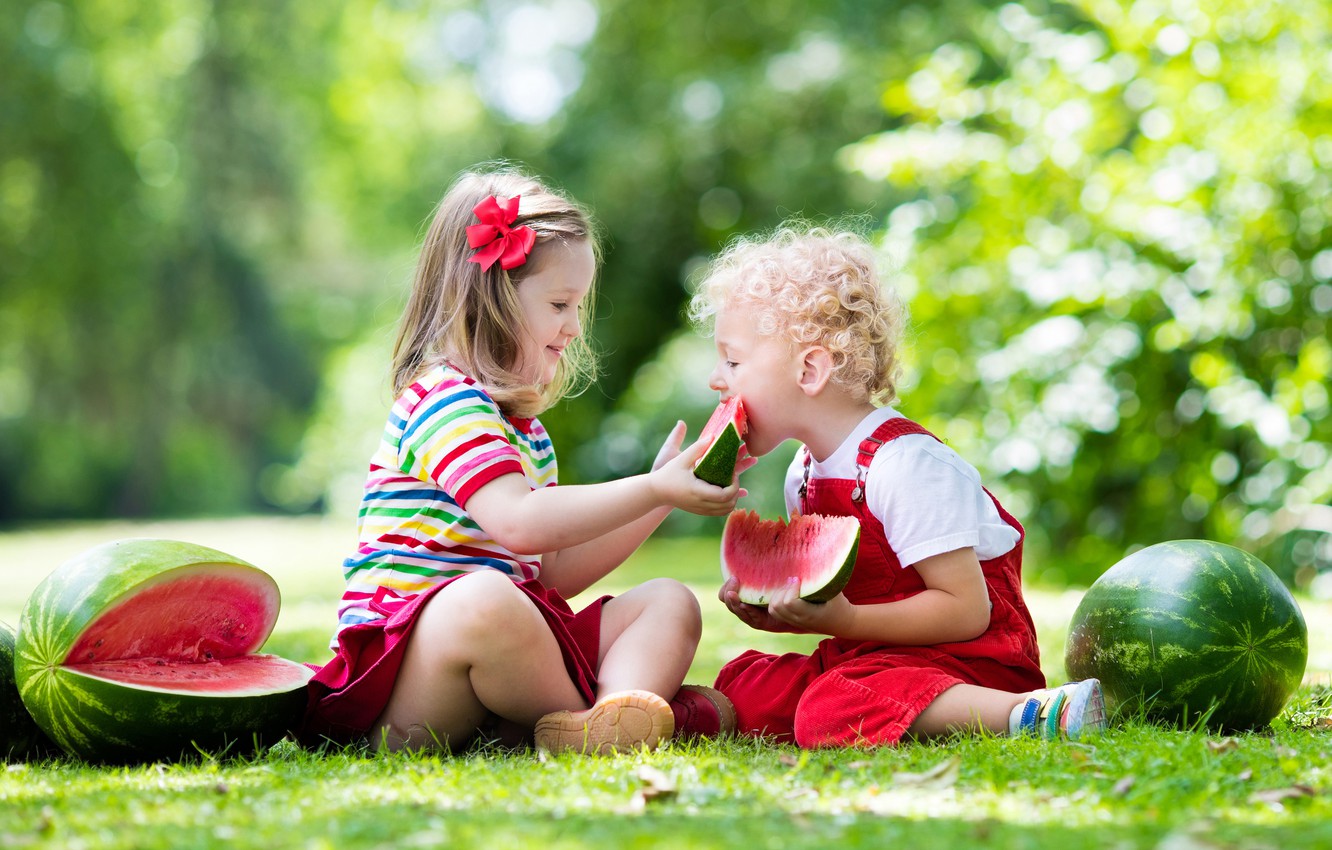 Photo Wallpaper Summer, Grass, The Sun, Children, Boy, - Девочка Мальчик Лето - HD Wallpaper 