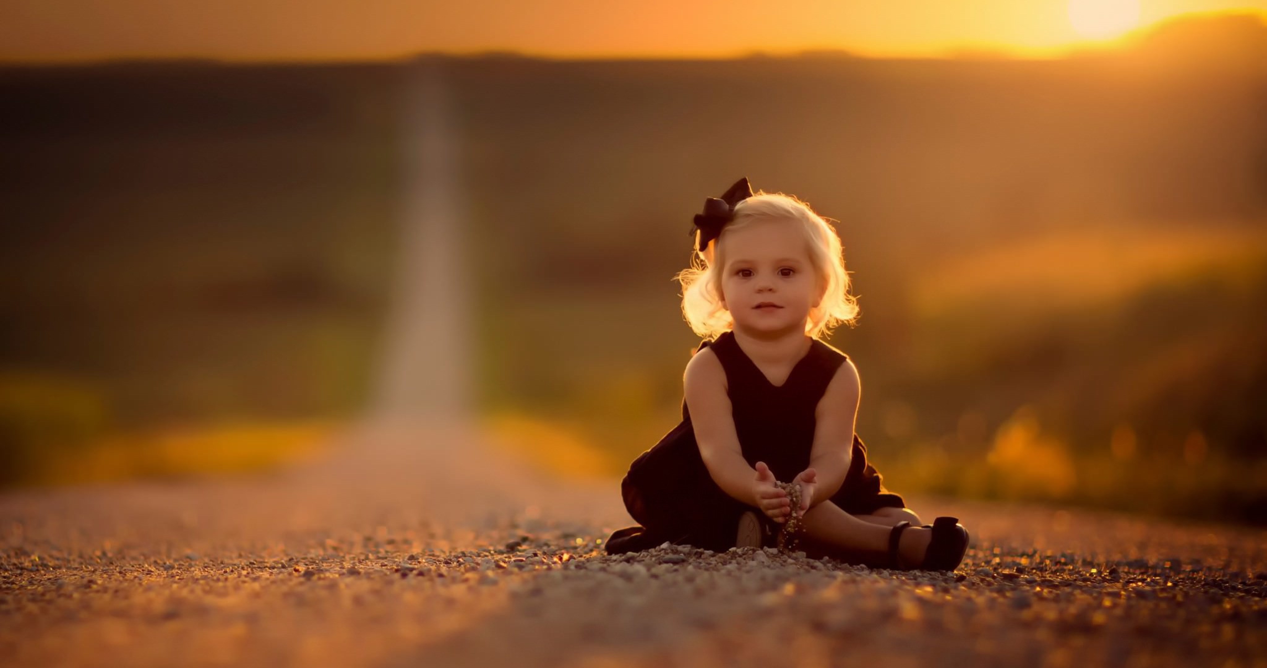 Sweet Small Girl - HD Wallpaper 