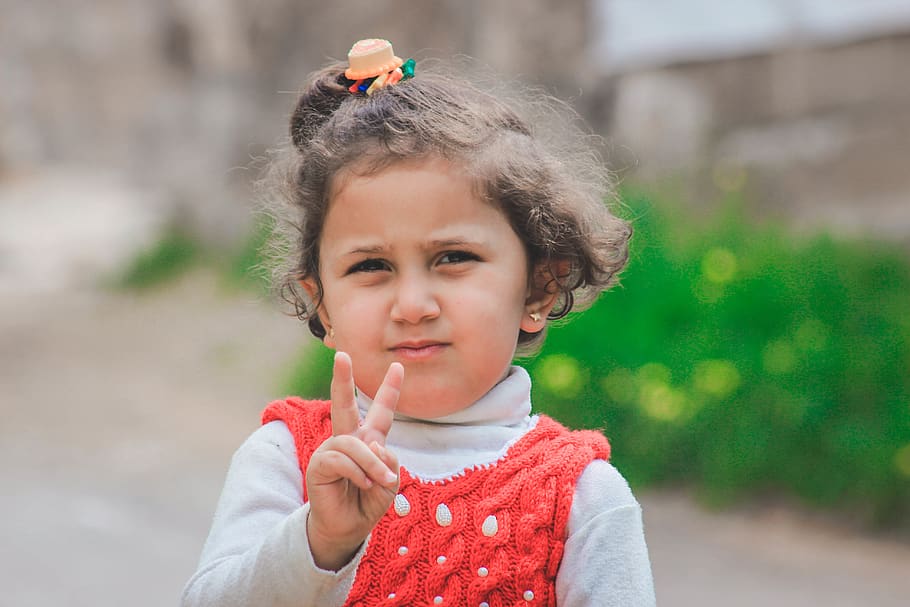 Portrait Photo Of Small Girl Standing Doing Peace Sign, - Girl - HD Wallpaper 