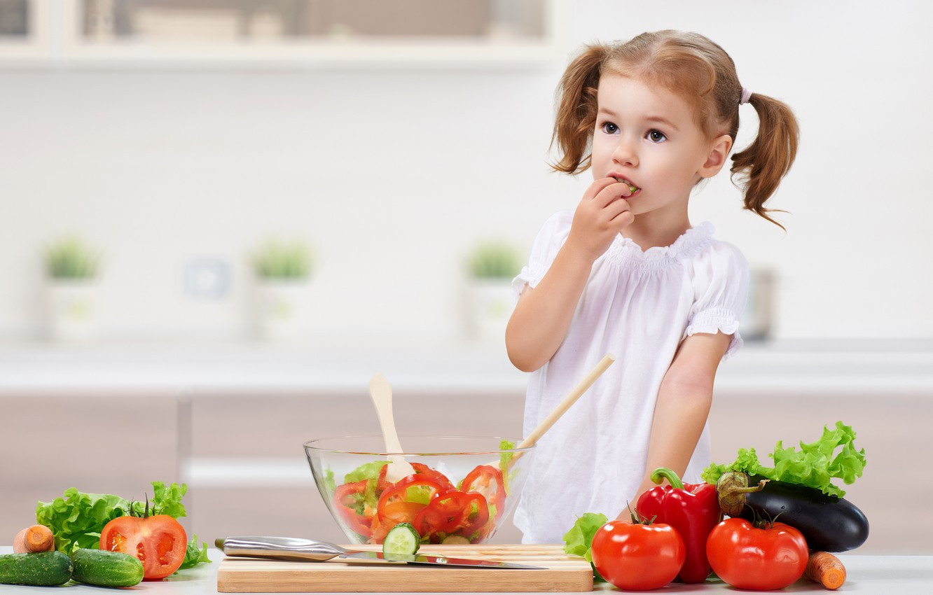 Photo Wallpaper Child, Kitchen, Girl, Vegetables, Child, - Ребенок И Пост - HD Wallpaper 