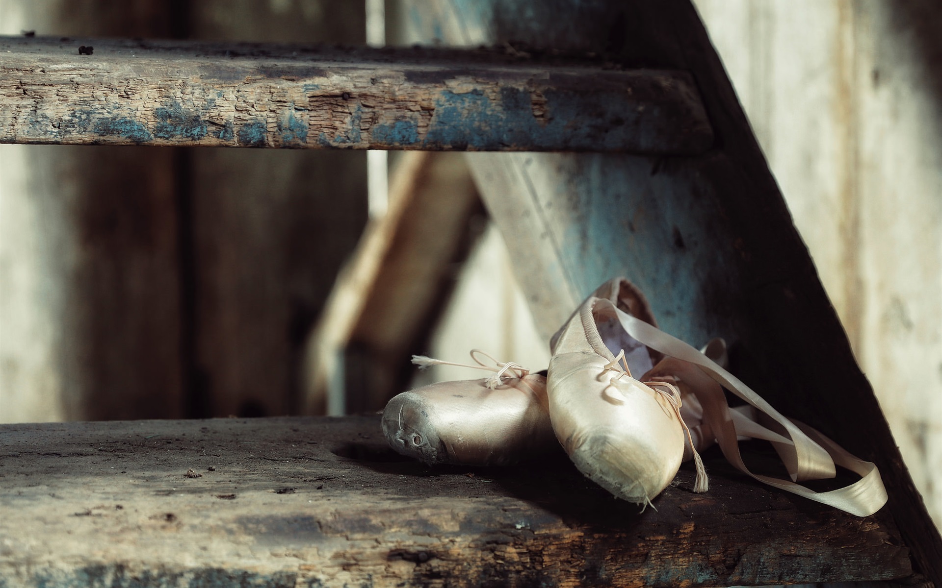 Wallpaper Ballet Shoes, Ladder - HD Wallpaper 