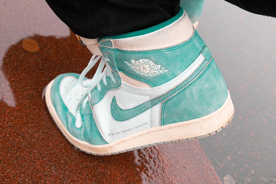 Unpaired Teal And White Nike Air Jordan 1, Apparel, - Nike Jordan - HD Wallpaper 