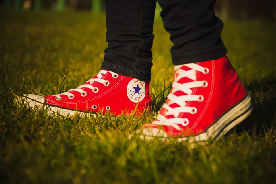 Converse, All Star, Logo, Red, Shoes, Grass, Red Preview - All Star Red Shoes - HD Wallpaper 