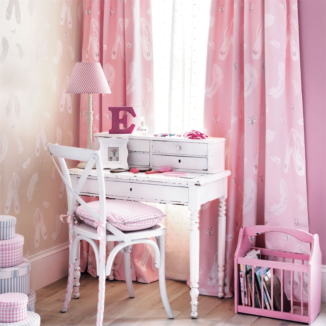 Sanderson Ballet Shoes - HD Wallpaper 