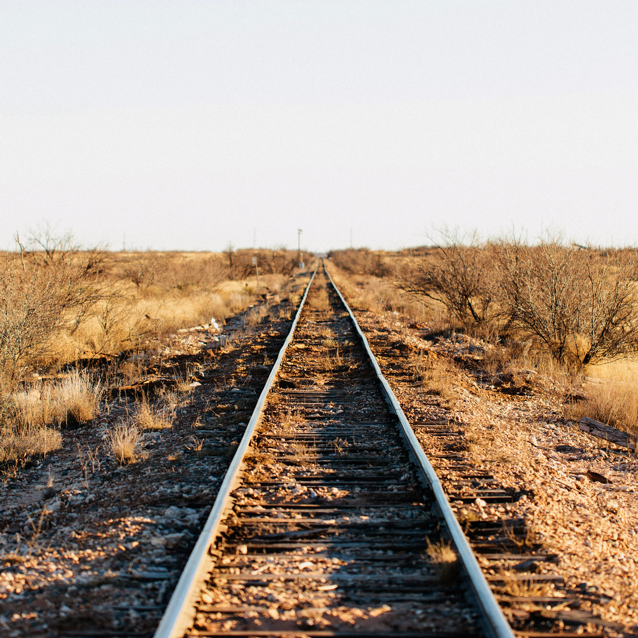Train Track Ipad Wallpaper - Abandoned Railway - HD Wallpaper 