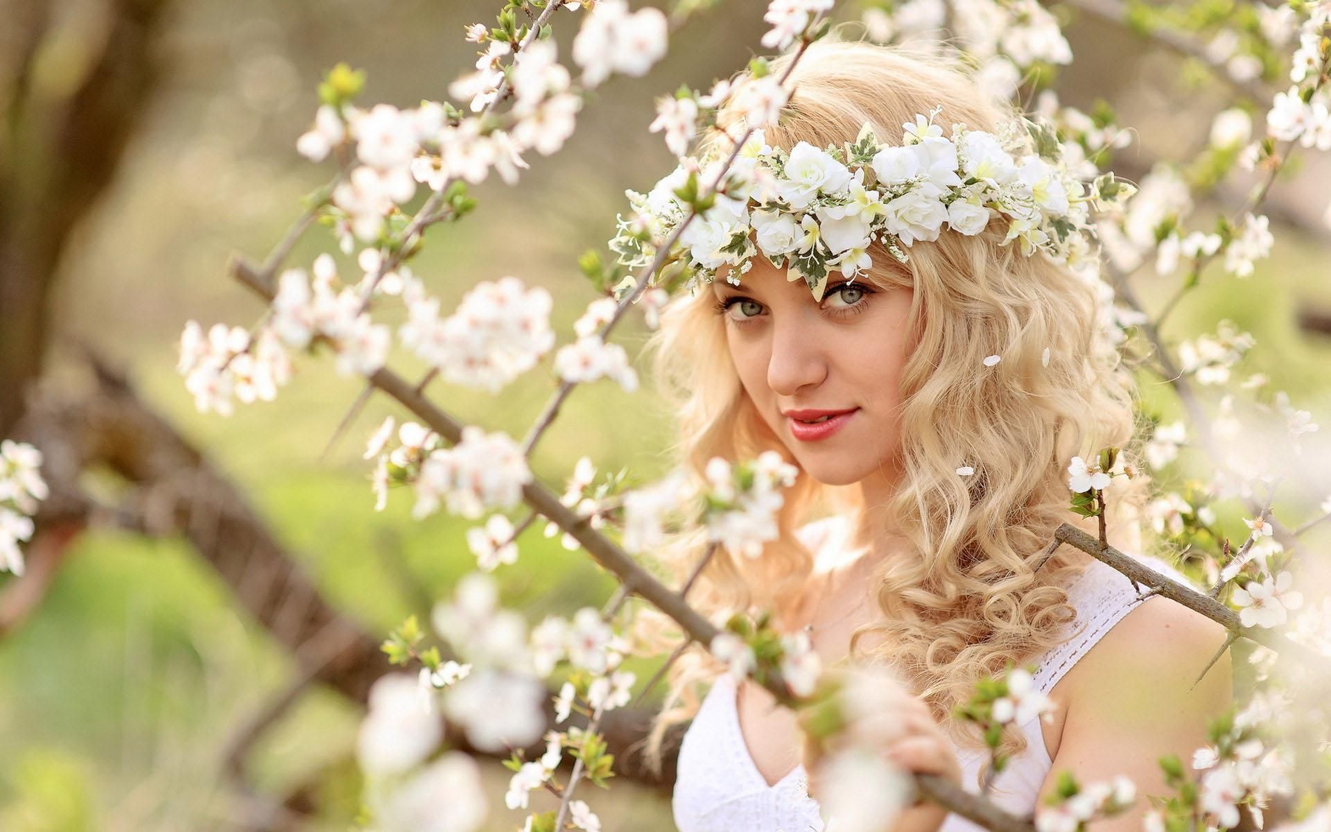 Beautiful Girl And Flower - HD Wallpaper 