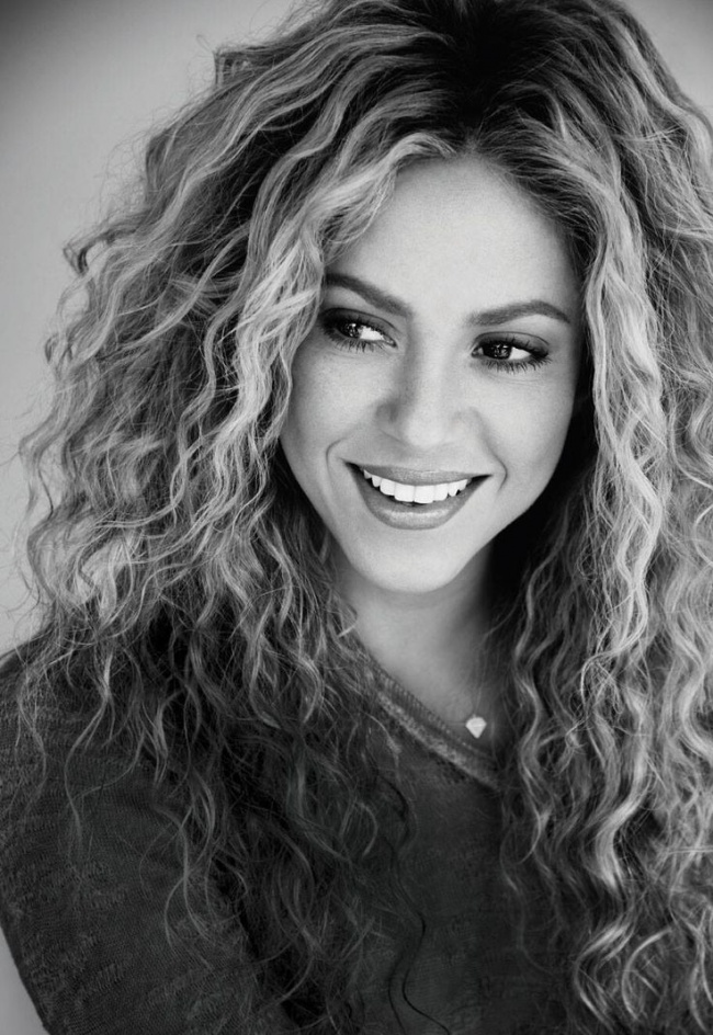 Shakira Black And White - 650x944 Wallpaper - teahub.io