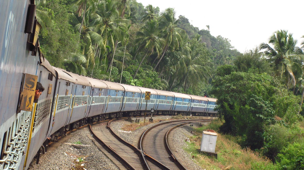 Kerala Train View - HD Wallpaper 