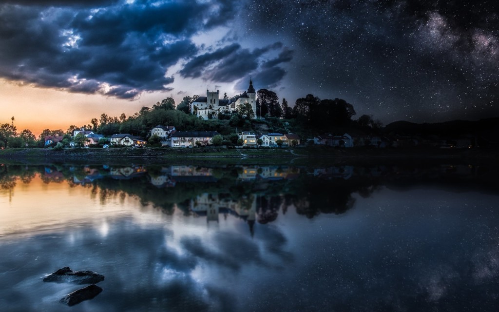 Night Sky Over Castle - HD Wallpaper 