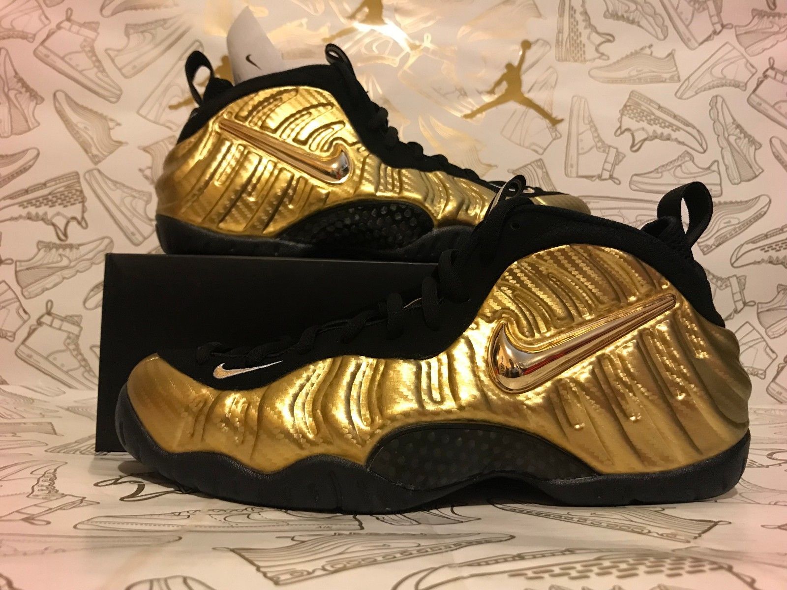Jordan Shoes Wallpaper Gold - HD Wallpaper 