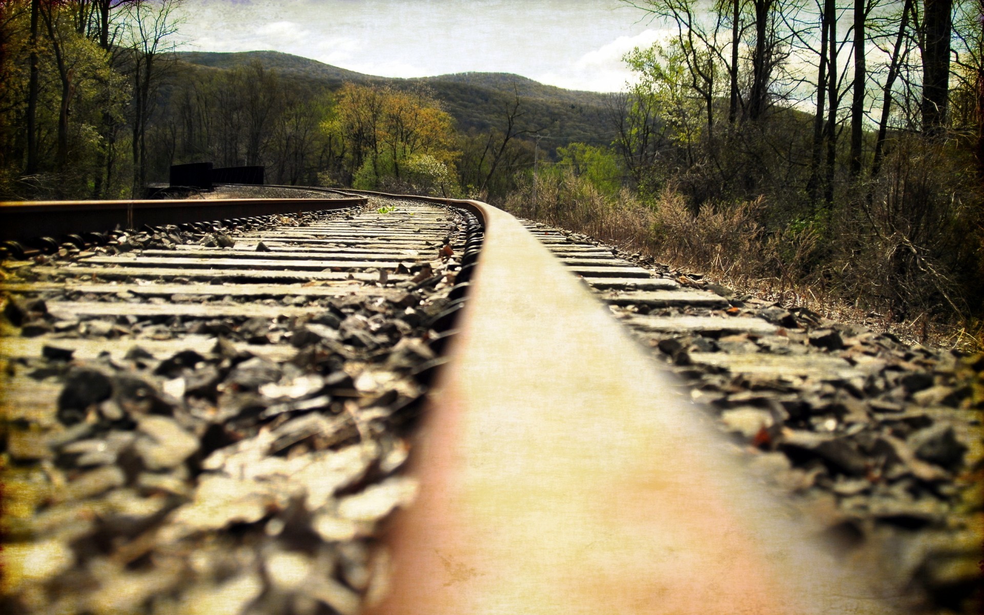 1920x1200, Railway Landscape Train Tracks Wallpaper - Railway Track Blur Background - HD Wallpaper 