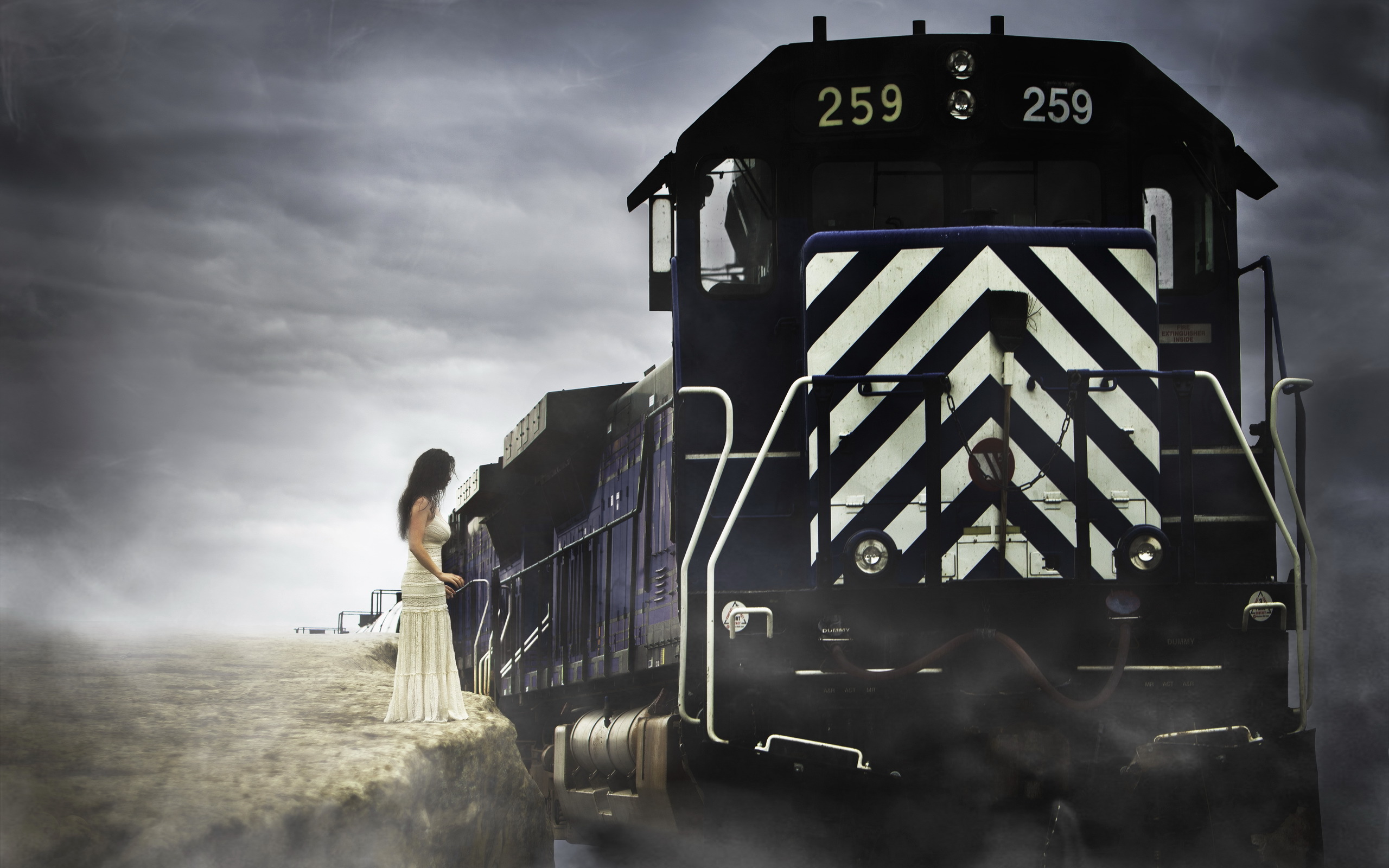 Train Girl - HD Wallpaper 