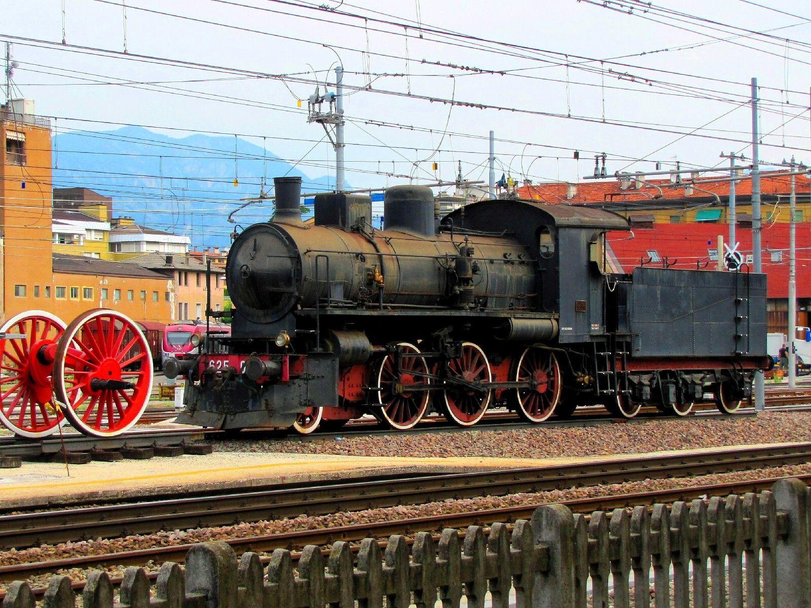 Steam Locomotive Odd Ball - HD Wallpaper 