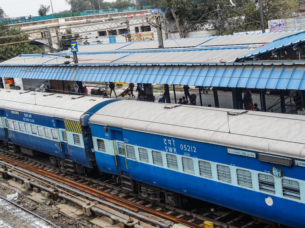 Platform New Delhi Railway Station - HD Wallpaper 