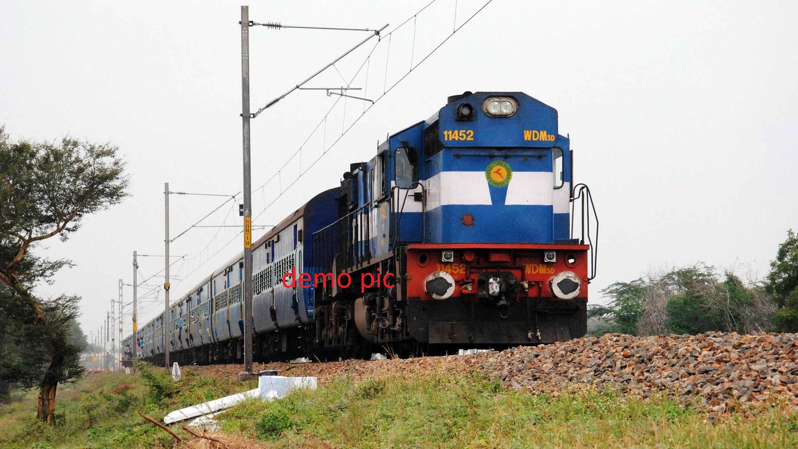 Train Image In India - HD Wallpaper 