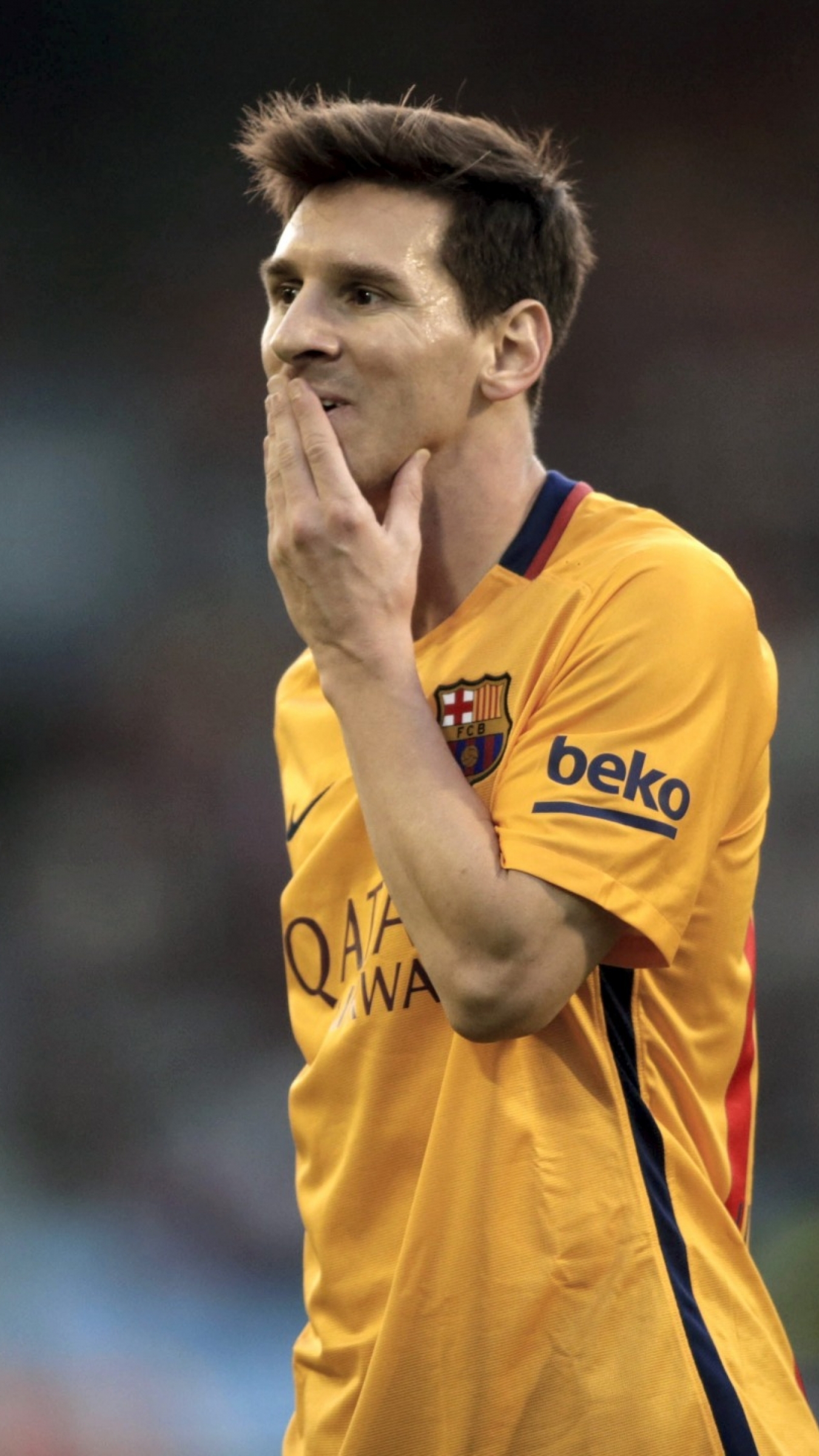 240 * 320 Messi - HD Wallpaper 