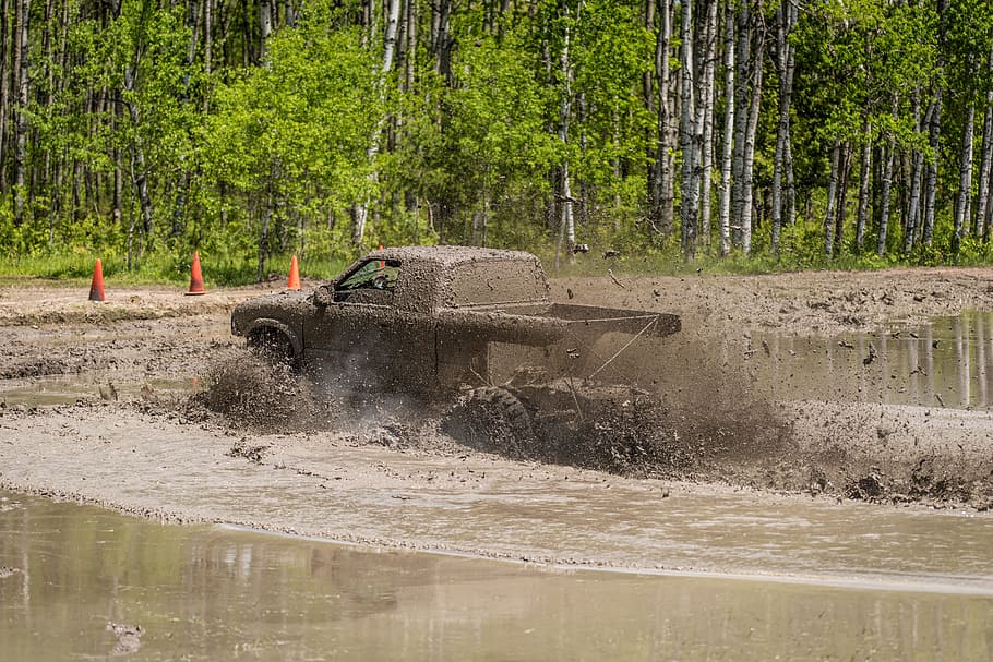 Mud Bog, Truck, Dirty, Outdoors, Extreme, 4wd, 4x4, - Mud Trucks Going Through Swamps - HD Wallpaper 