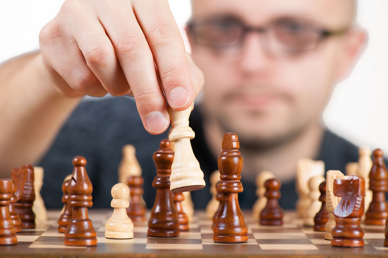 Fun Game Strategic Strategy Chess Challenge King Queen - Do Tv Shows Make Money Uk - HD Wallpaper 
