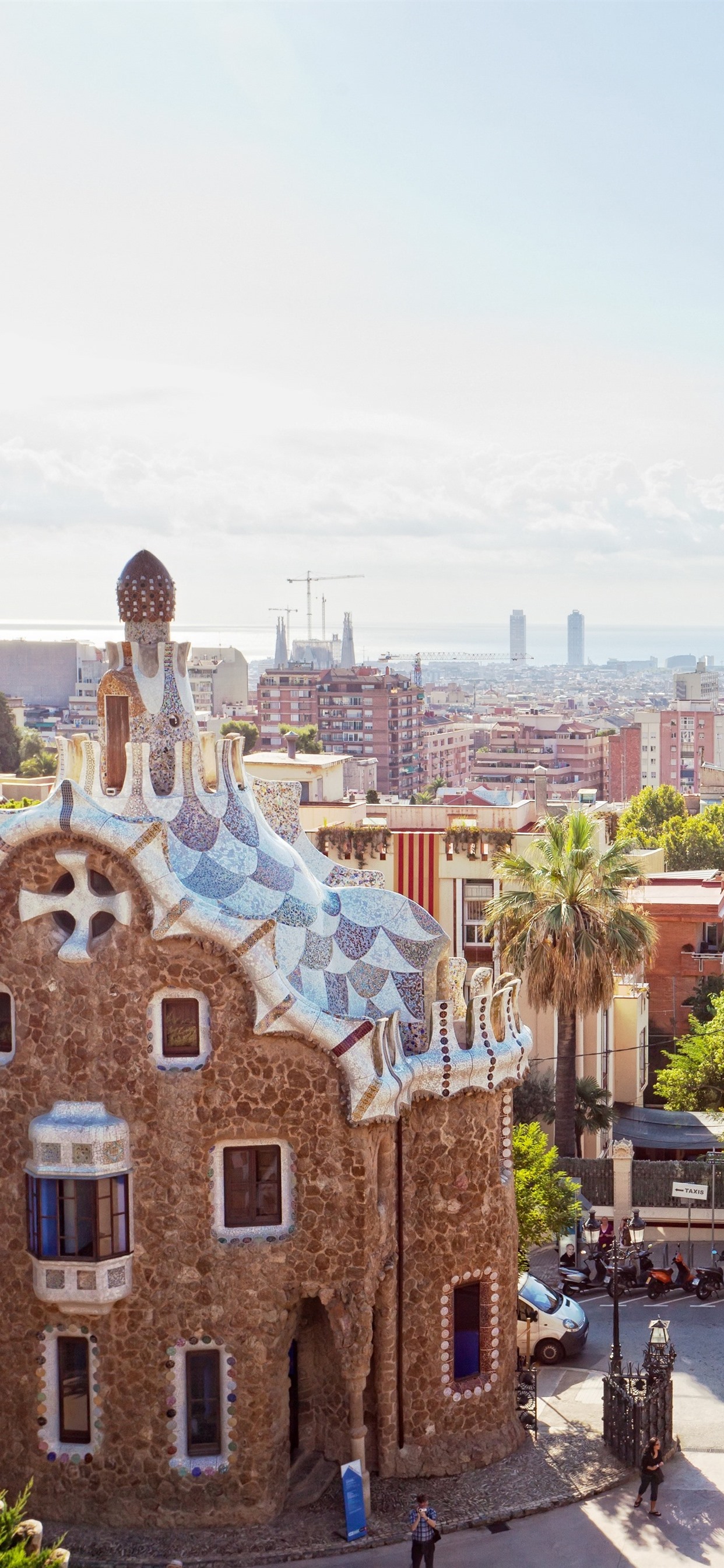 Iphone Wallpaper Spain, Barcelona, City, Sun Rays - Park Güell - HD Wallpaper 