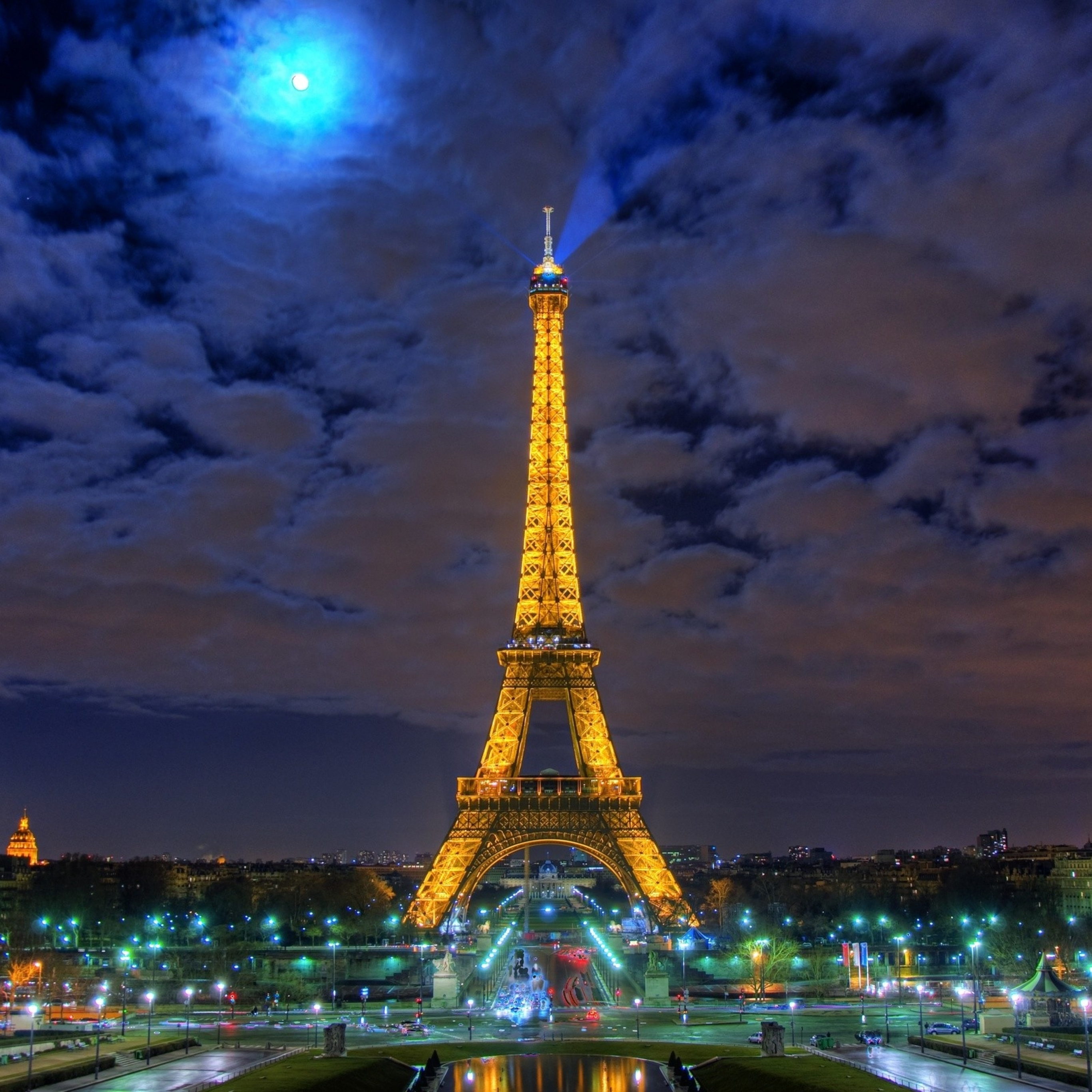 Eiffel Tower Under Moon - HD Wallpaper 
