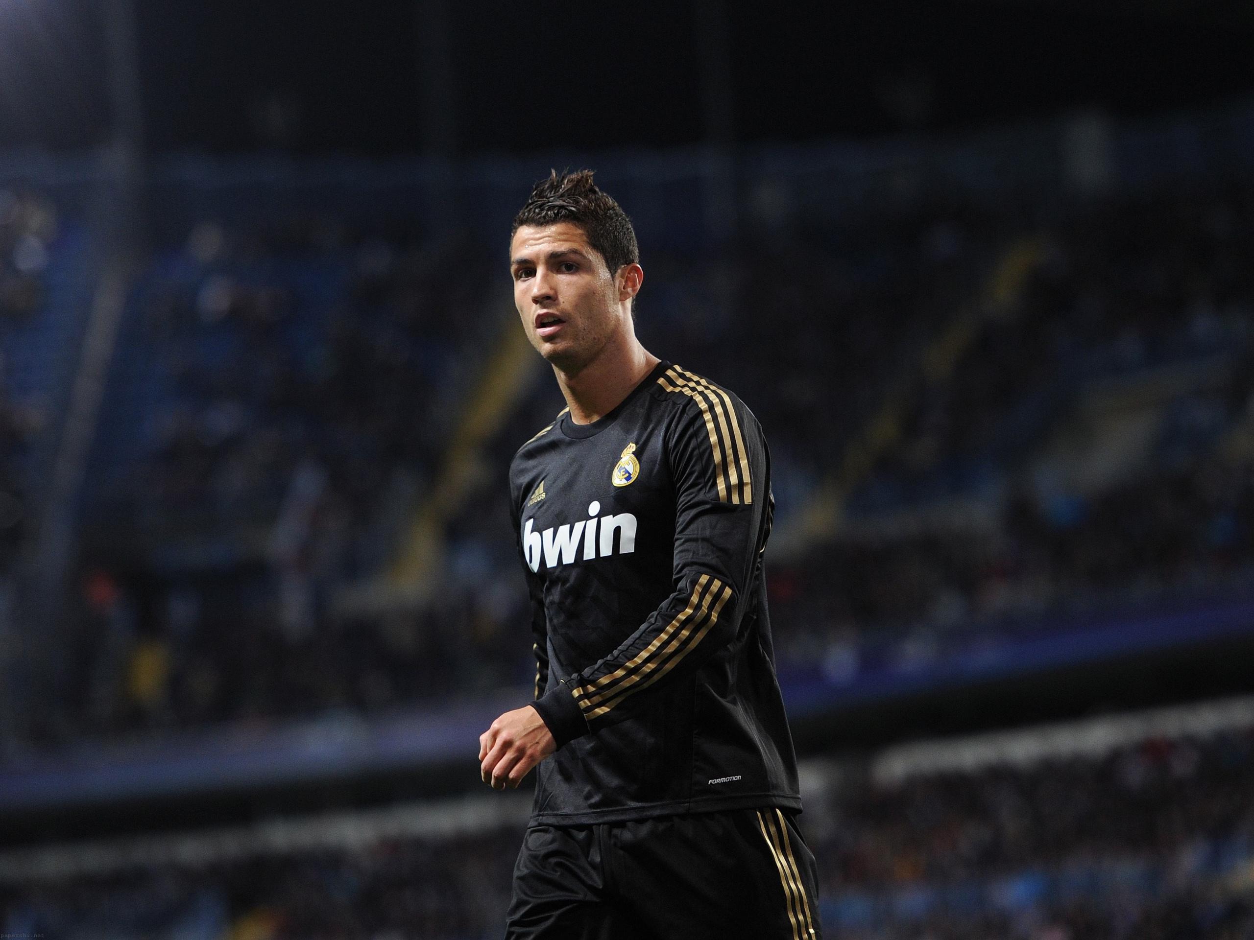 Ronaldo Real Madrid Black Shirt - HD Wallpaper 