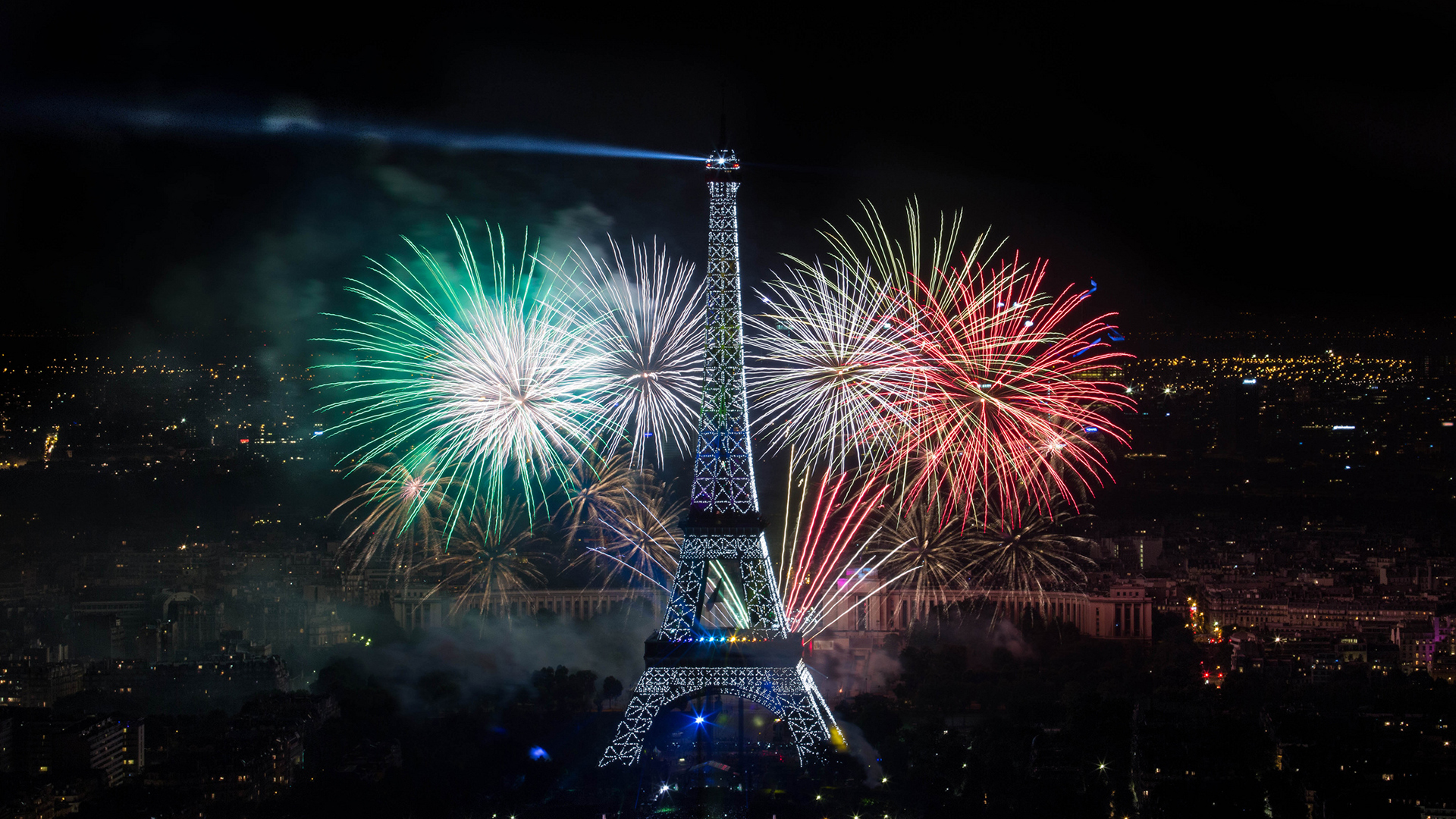 Eiffel Tower At Night With Fireworks - HD Wallpaper 