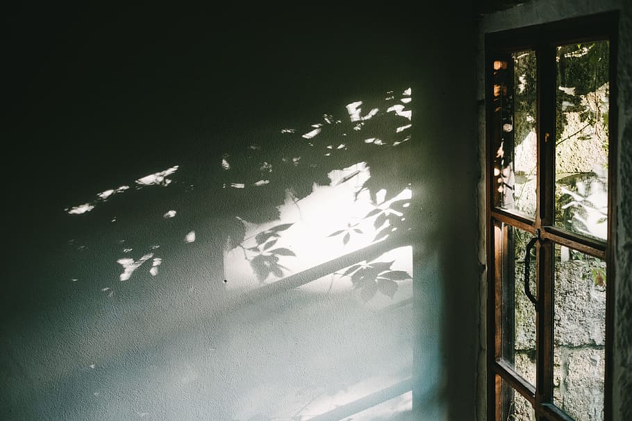 Sun Piercing Through Closed 4-lite Window Pane, House, - Light Reflection On Glass - HD Wallpaper 