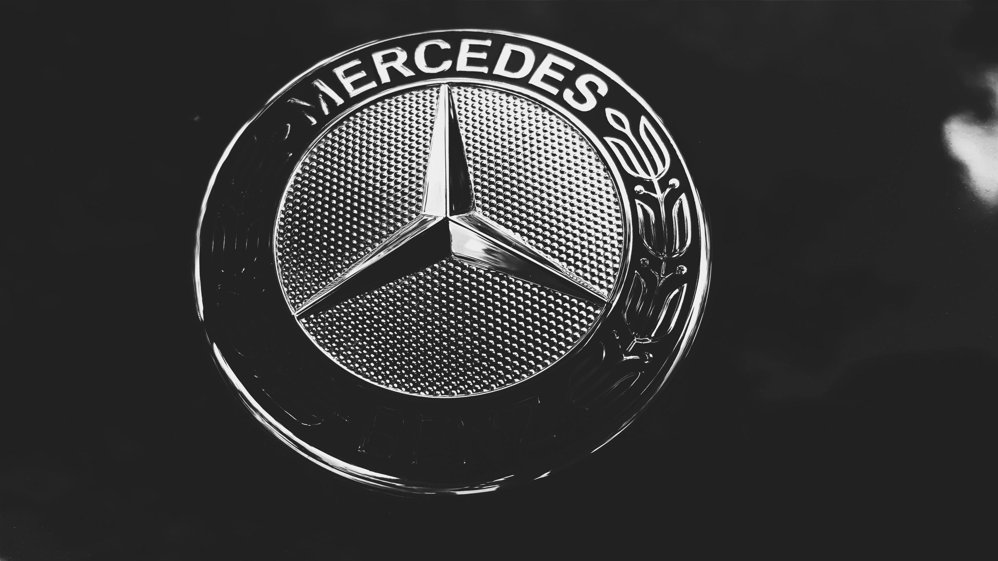 Mercedes Logo Wallpaper 4k - HD Wallpaper 