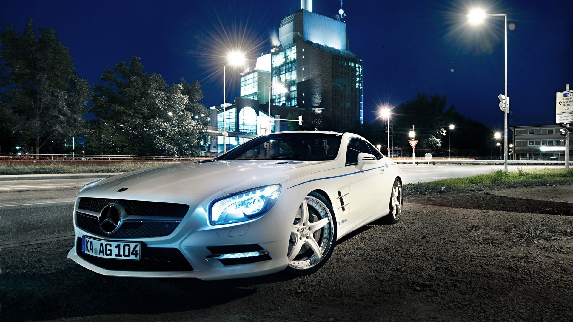 White Mercedes Benz Car Night View - White Mercedes - HD Wallpaper 