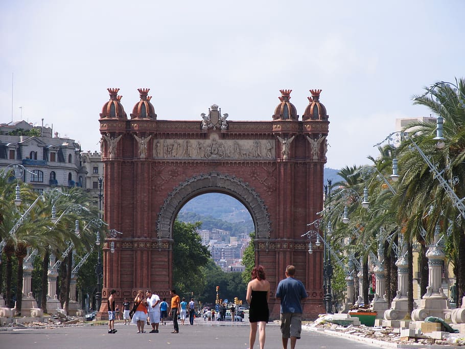 Barcelona, Gaudi, Spain, Guell, Architecture, Park, - Arc De Triomf - HD Wallpaper 
