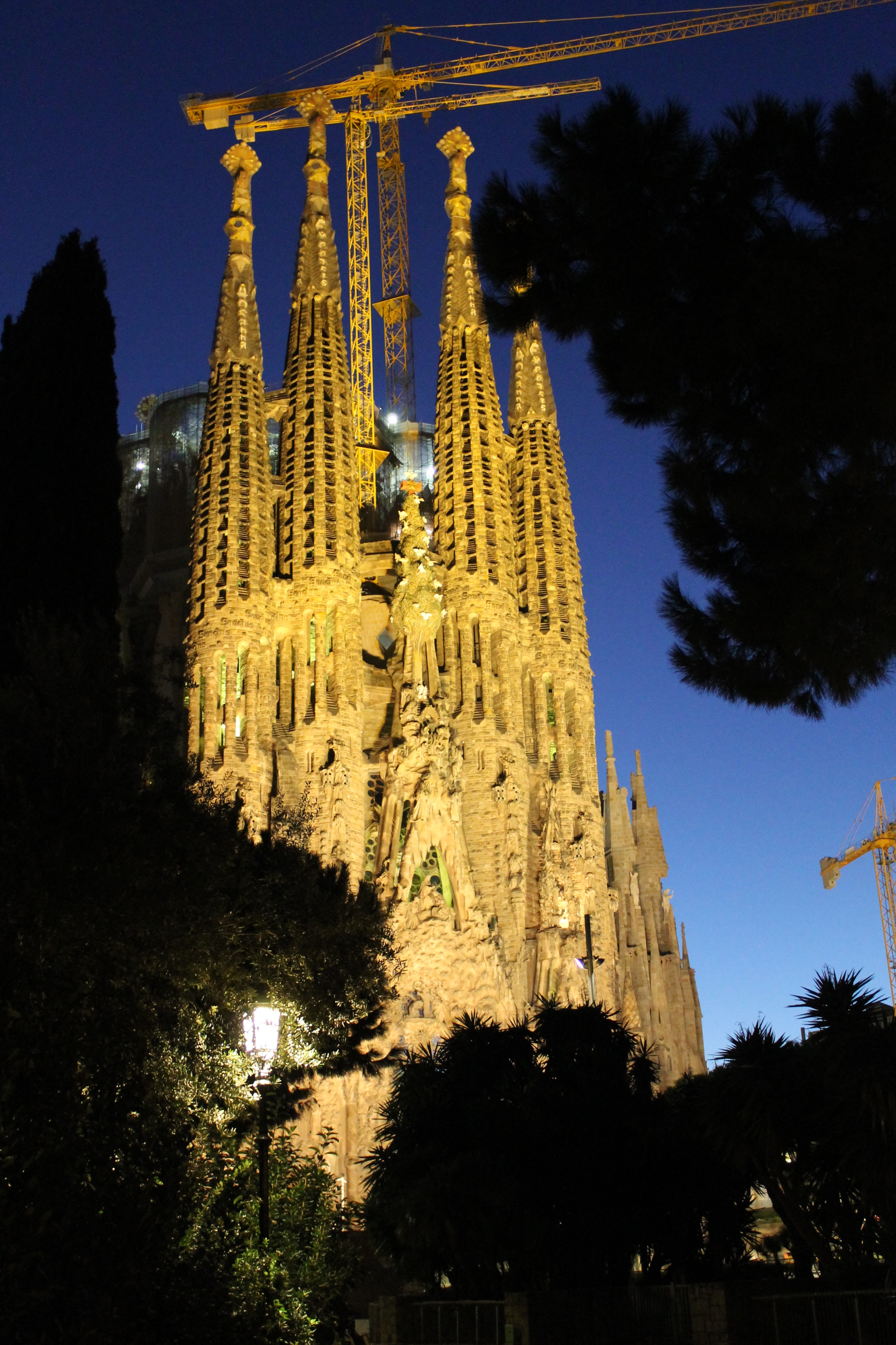 Sagrada Familia Expiatory Temple Of The Holy Family 2848x4272 Wallpaper Teahub Io