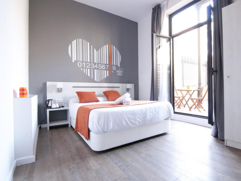 Hostal Live Barcelona - HD Wallpaper 