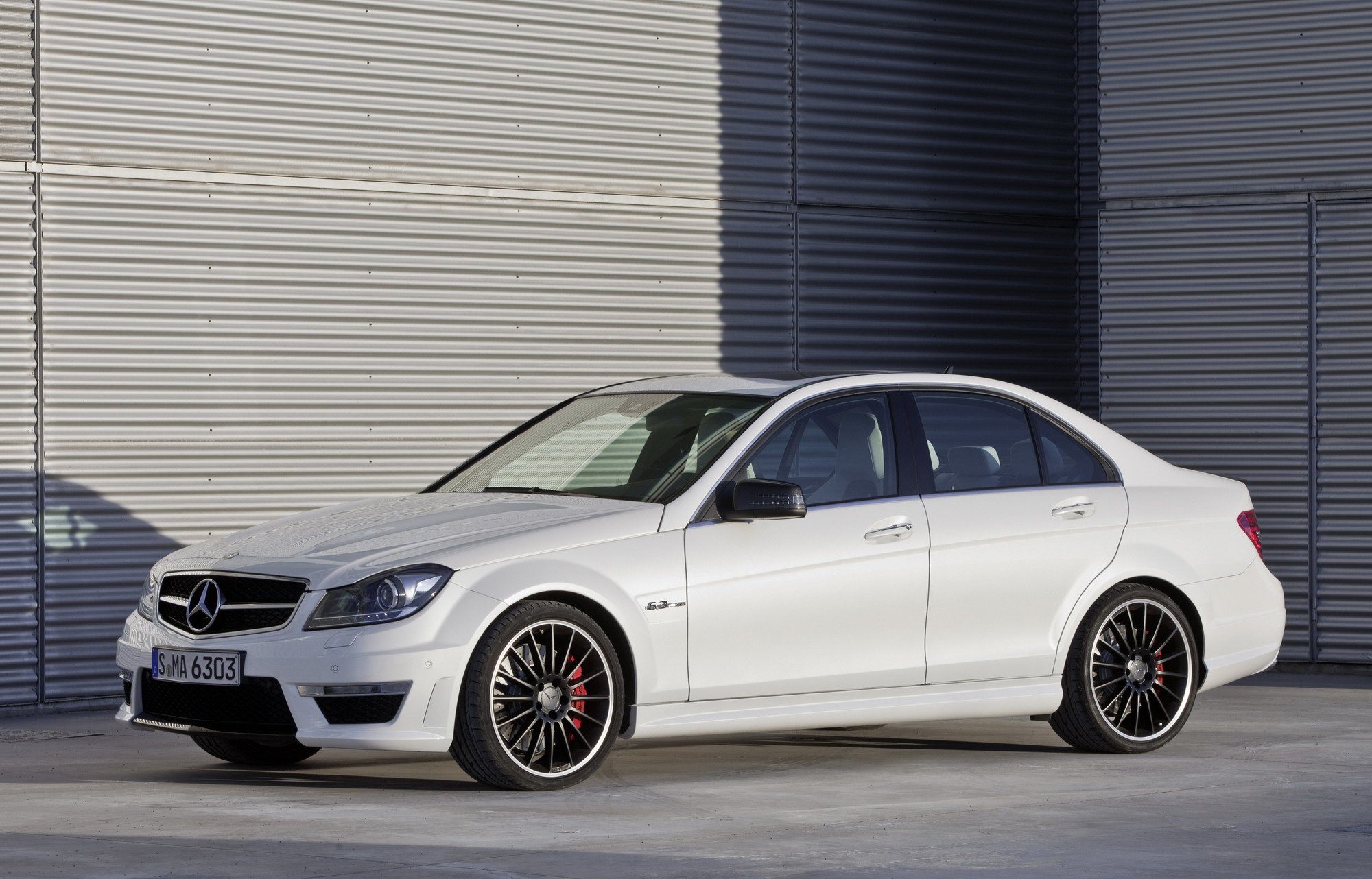 Mercedes C63 Amg 2012 - HD Wallpaper 