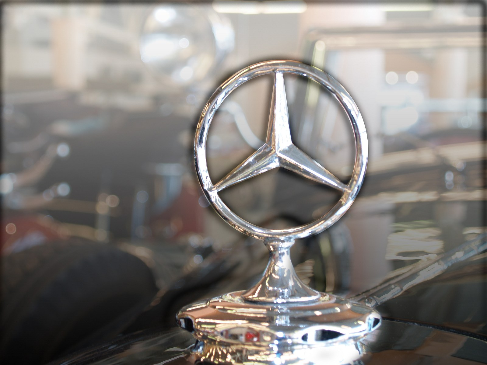 Mercedes Benz Logo Wallpaper Hd Prince - HD Wallpaper 