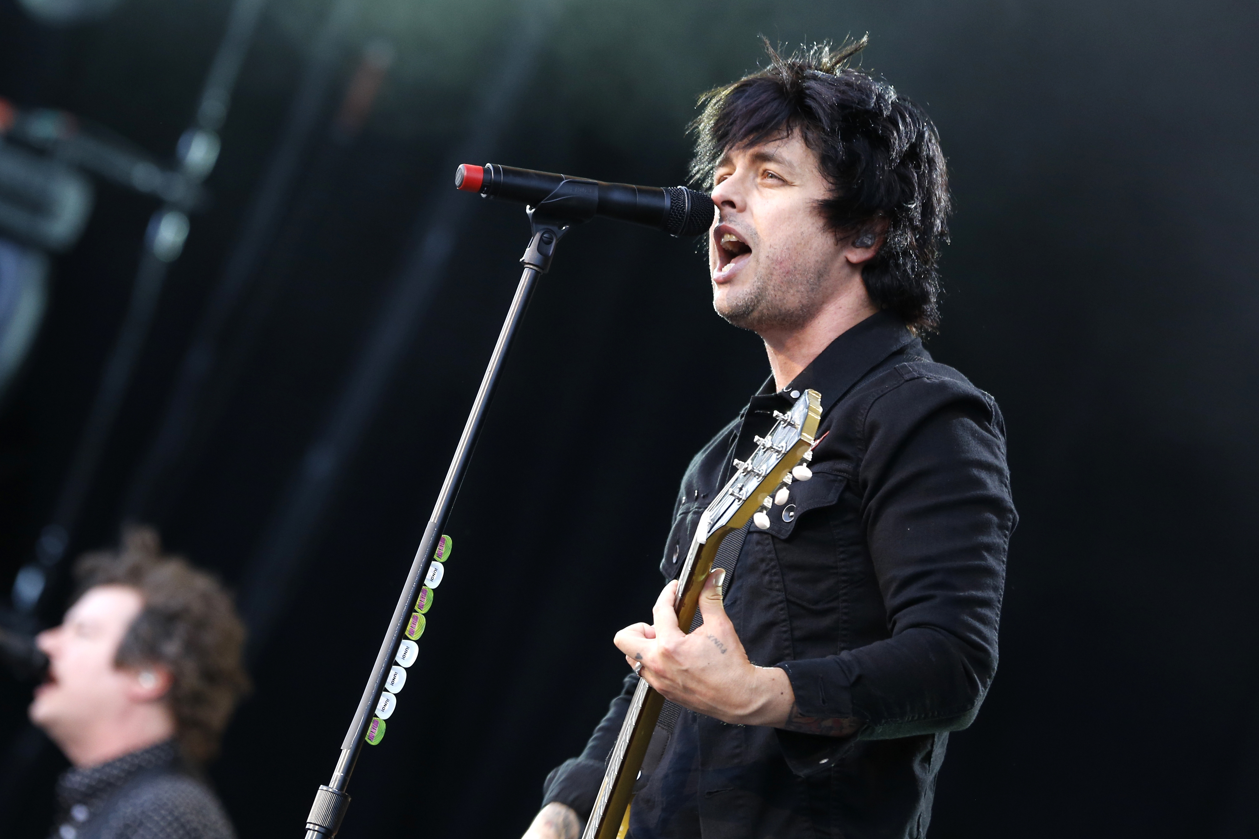 Billie Joe Armstrong Revolution Radio - HD Wallpaper 