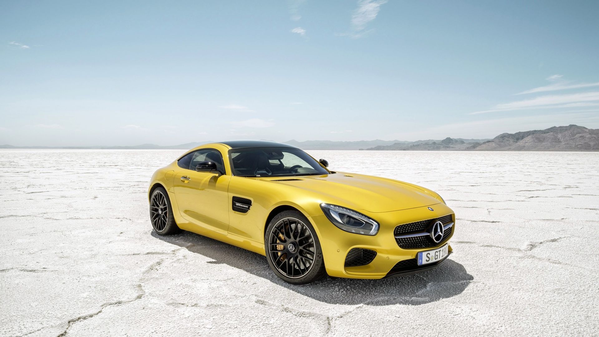 Mercedes Benz Amg Gt Yellow Car Desert View - Mercedes Amg Gt Solarbeam - HD Wallpaper 
