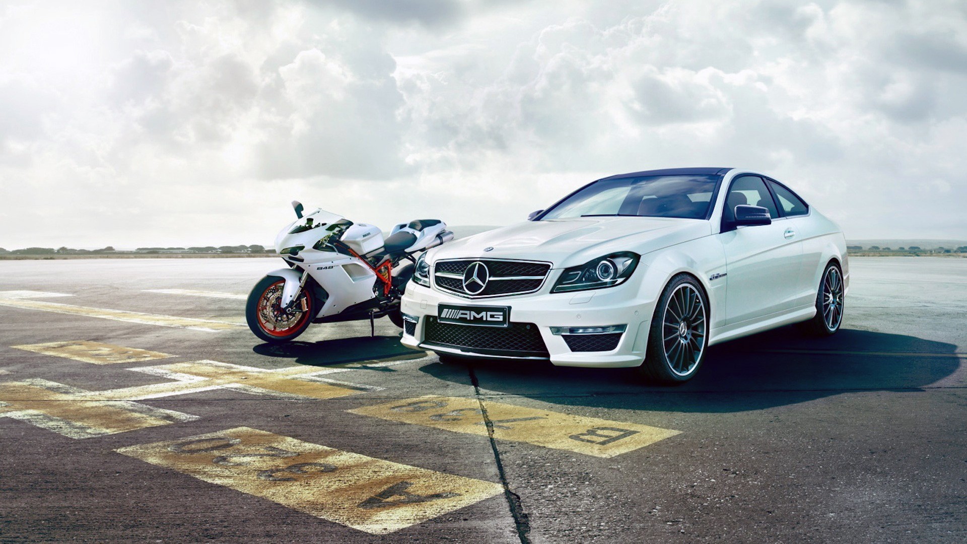 Cool C63 Amg Wallpaper - C63 Amg - HD Wallpaper 