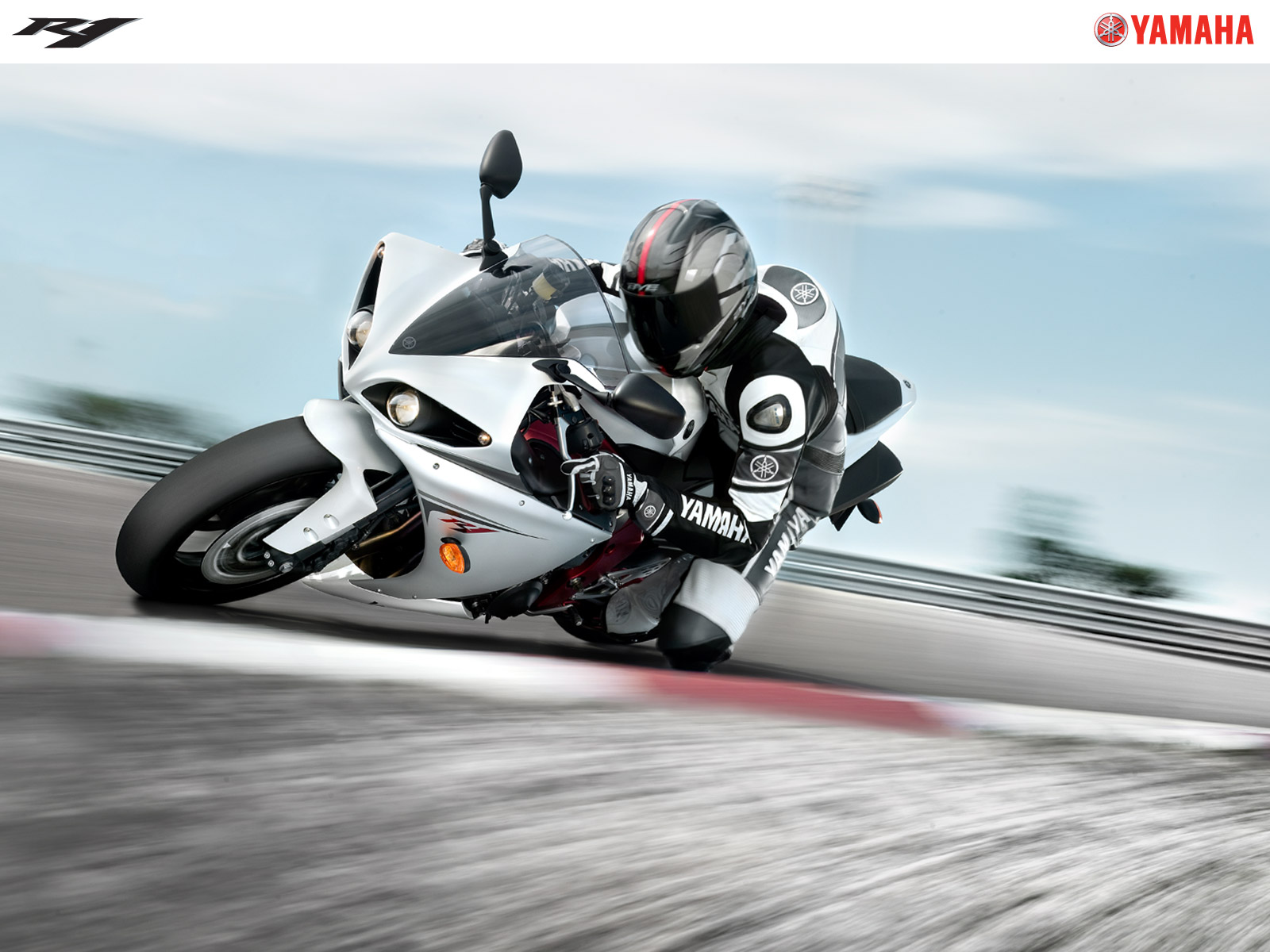 Yamaha R1 Wallpaper - HD Wallpaper 
