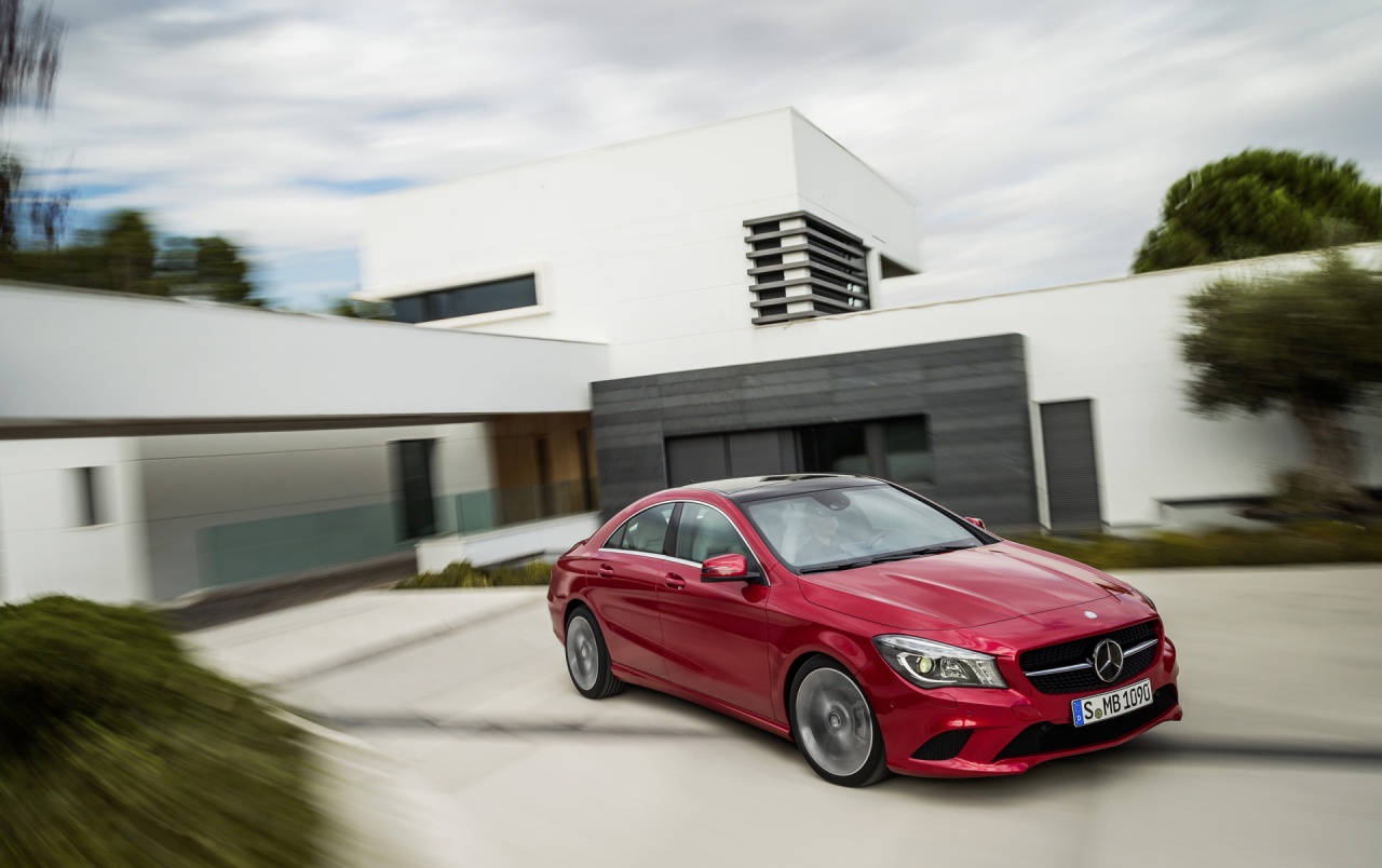 2013 Mercedes Benz Cla Class Cla 220 Cdi Side Angle - Mercedes Benz 200 Cla Red - HD Wallpaper 